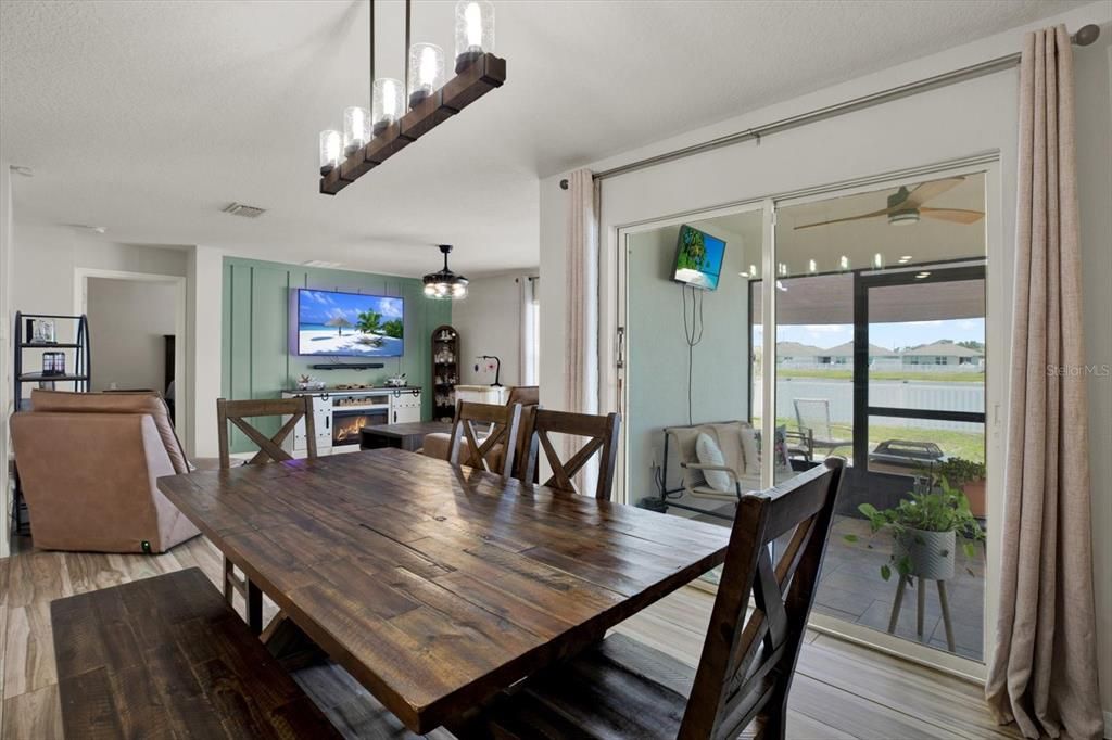 For Sale: $340,000 (4 beds, 2 baths, 1828 Square Feet)