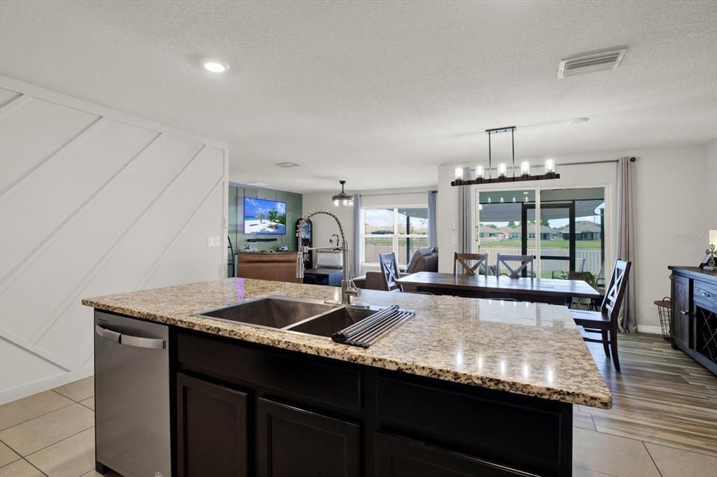For Sale: $340,000 (4 beds, 2 baths, 1828 Square Feet)