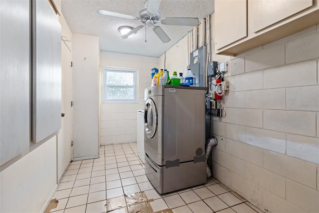 На продажу: $299,900 (4 спален, 3 ванн, 1639 Квадратных фут)