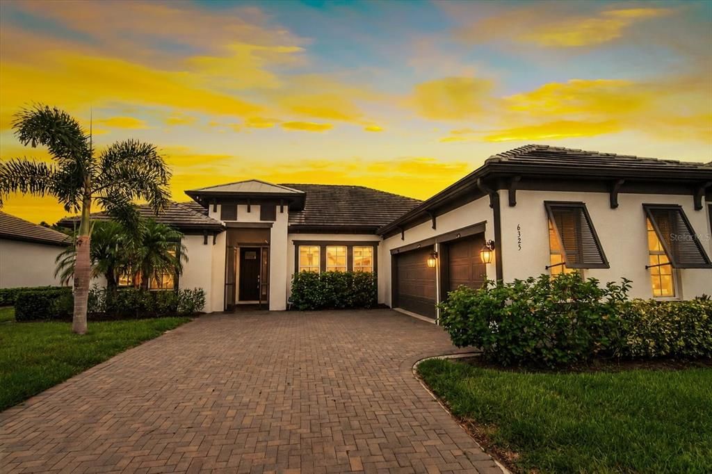 For Sale: $850,000 (4 beds, 3 baths, 2418 Square Feet)