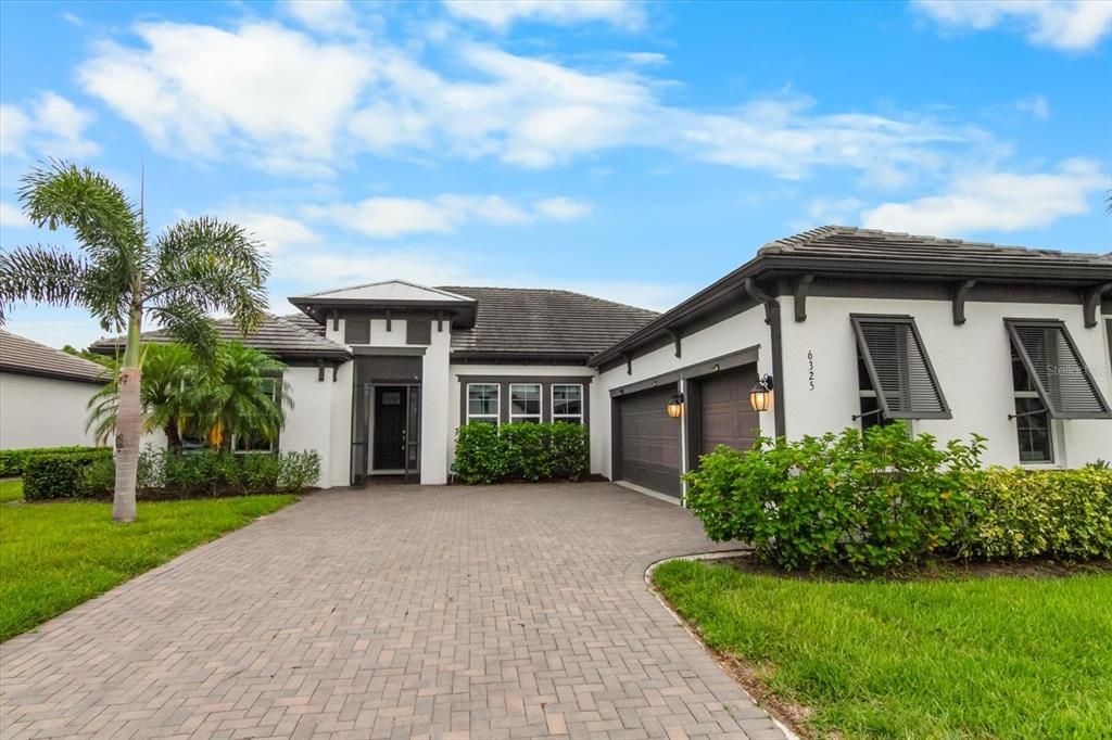 For Sale: $850,000 (4 beds, 3 baths, 2418 Square Feet)