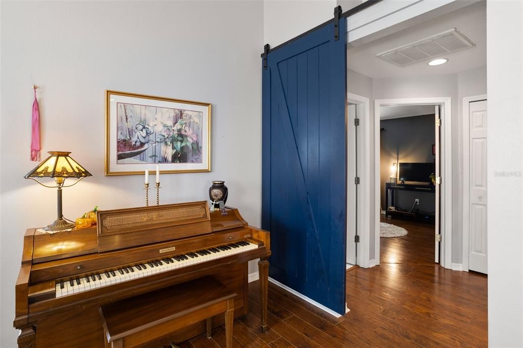 For Sale: $324,900 (2 beds, 2 baths, 1341 Square Feet)