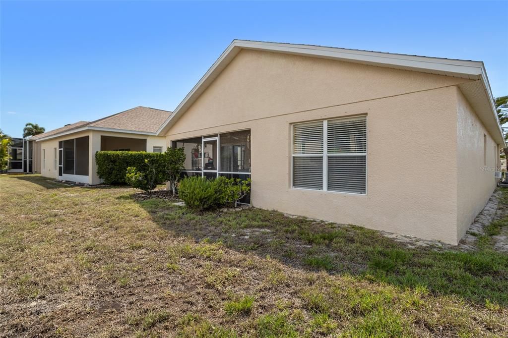 For Sale: $324,900 (2 beds, 2 baths, 1341 Square Feet)