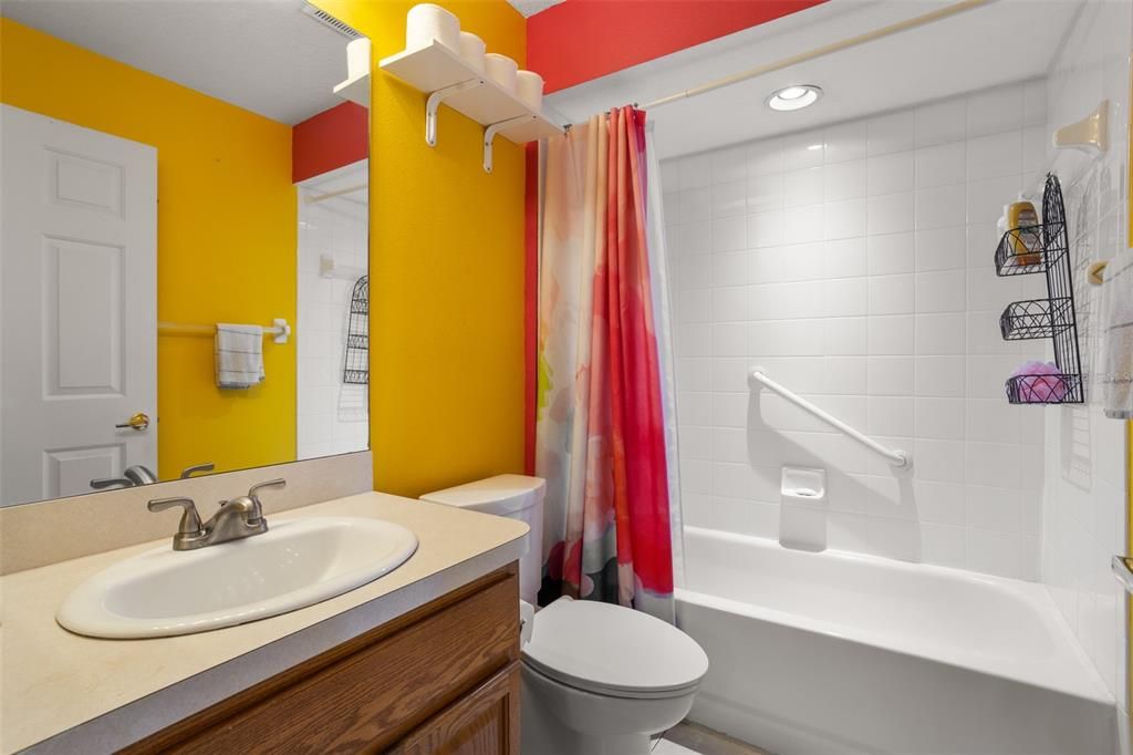 For Sale: $324,900 (2 beds, 2 baths, 1341 Square Feet)