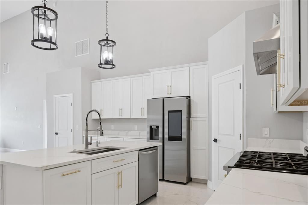For Sale: $700,000 (3 beds, 3 baths, 2090 Square Feet)