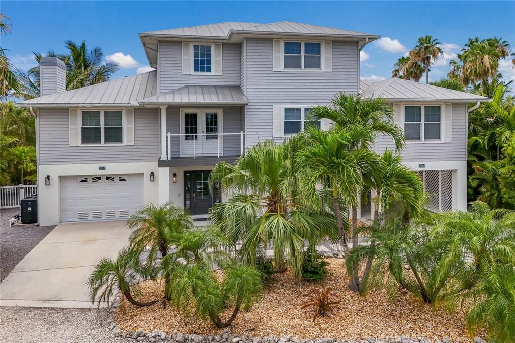 For Sale: $2,325,000 (4 beds, 3 baths, 2686 Square Feet)