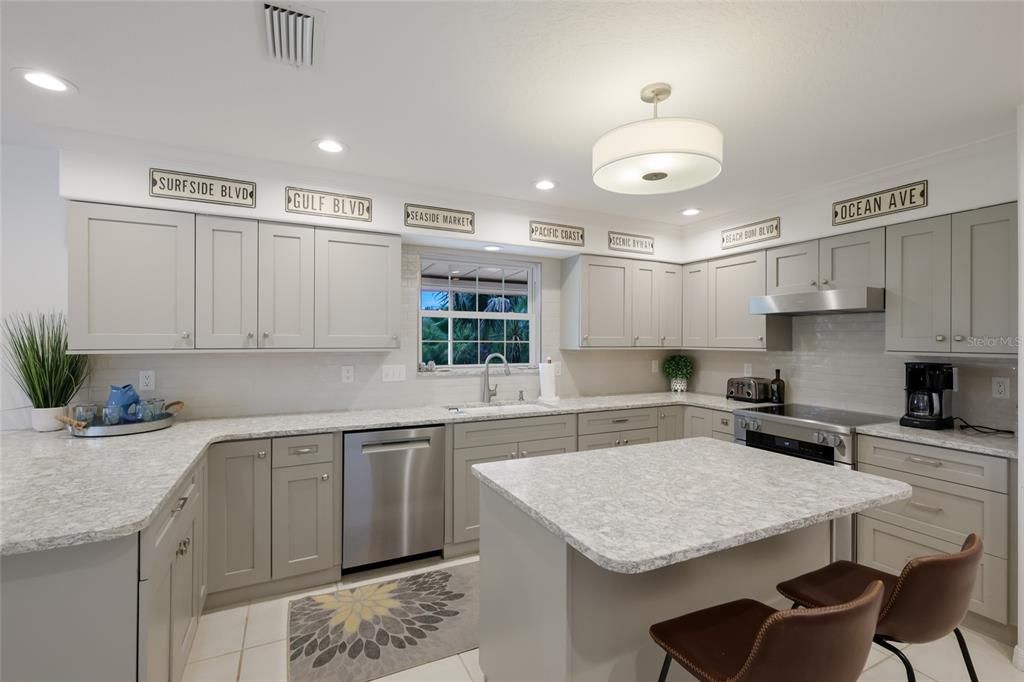 For Sale: $2,325,000 (4 beds, 3 baths, 2686 Square Feet)