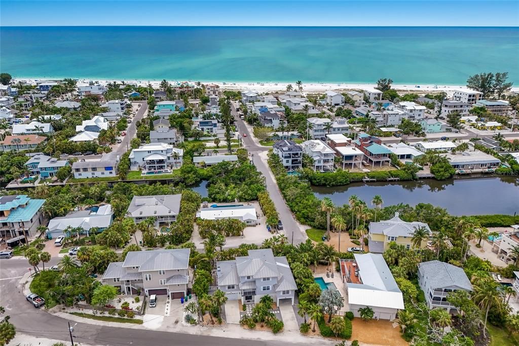 For Sale: $2,325,000 (4 beds, 3 baths, 2686 Square Feet)