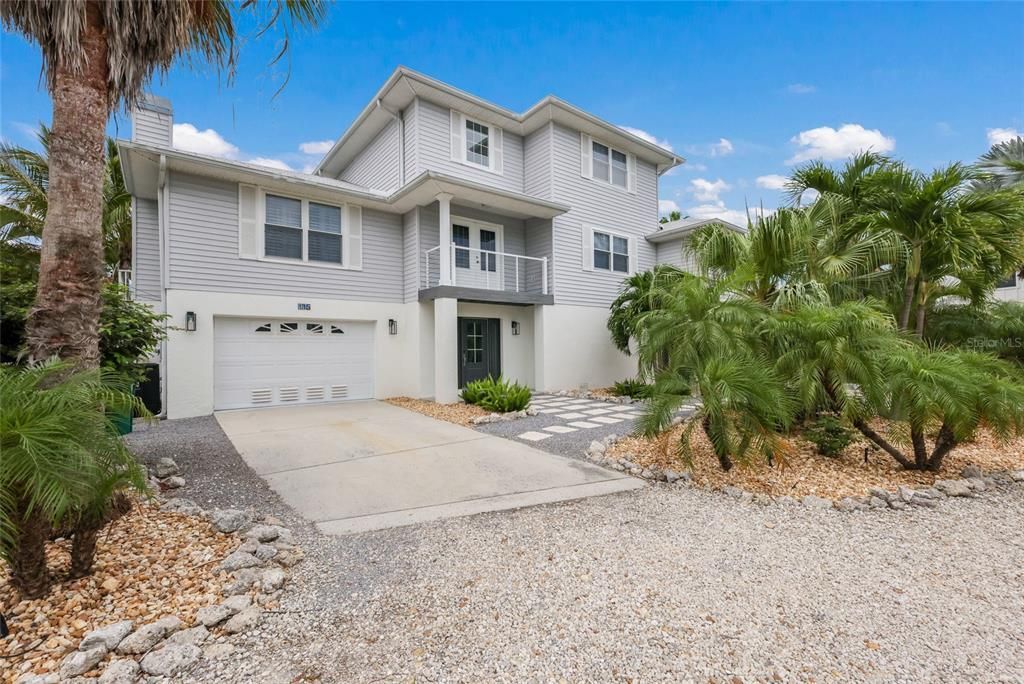 For Sale: $2,325,000 (4 beds, 3 baths, 2686 Square Feet)