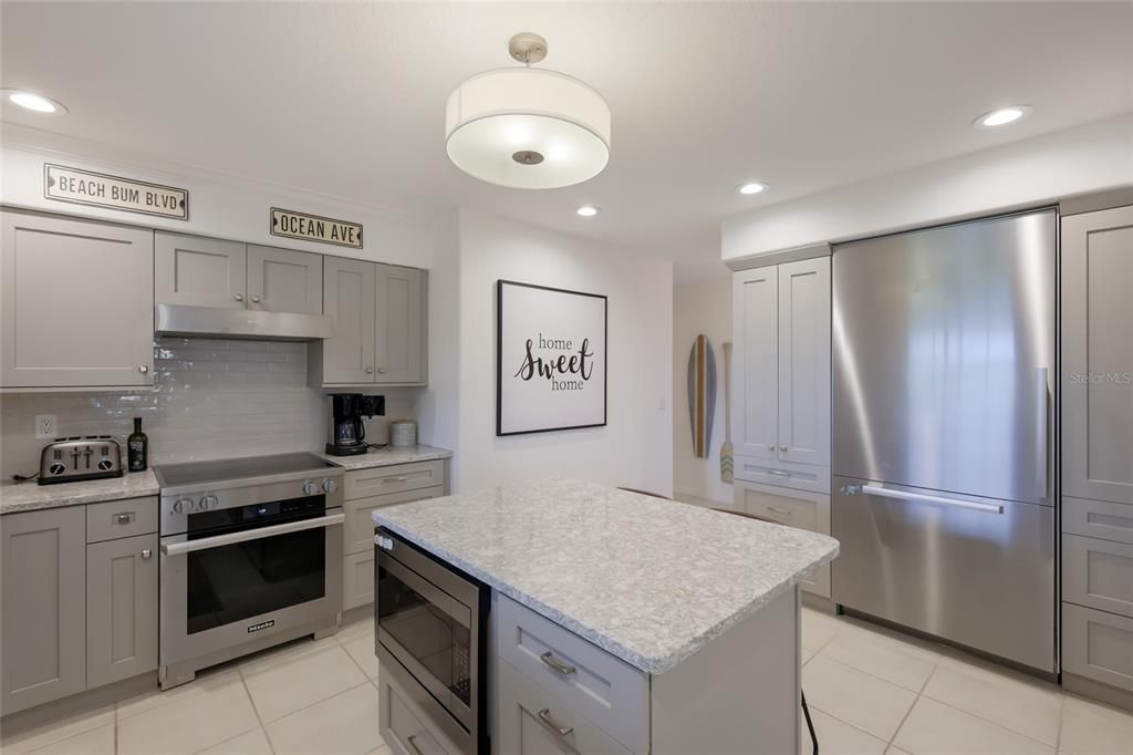 For Sale: $2,325,000 (4 beds, 3 baths, 2686 Square Feet)