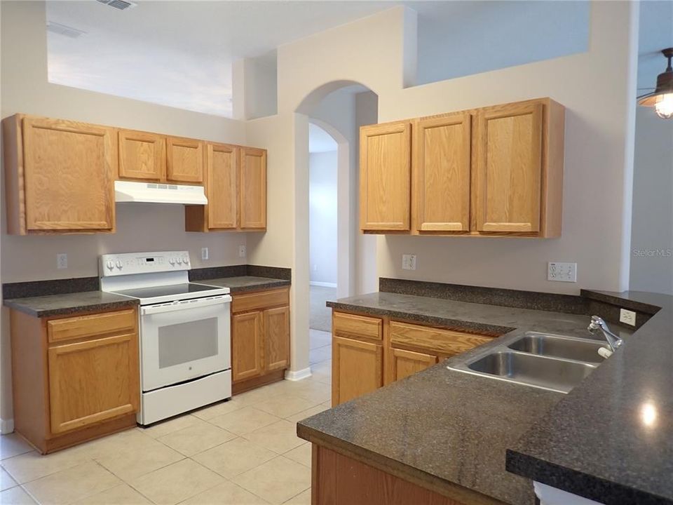 For Rent: $2,900 (3 beds, 2 baths, 2053 Square Feet)