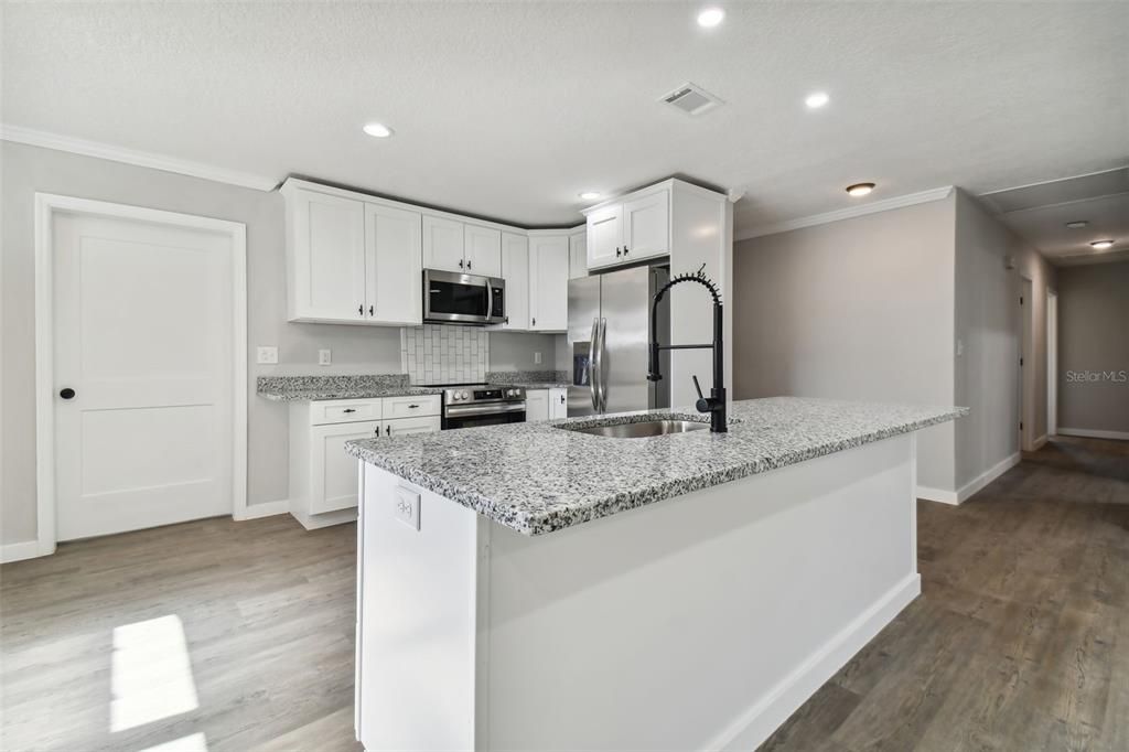 For Rent: $2,800 (4 beds, 2 baths, 1730 Square Feet)