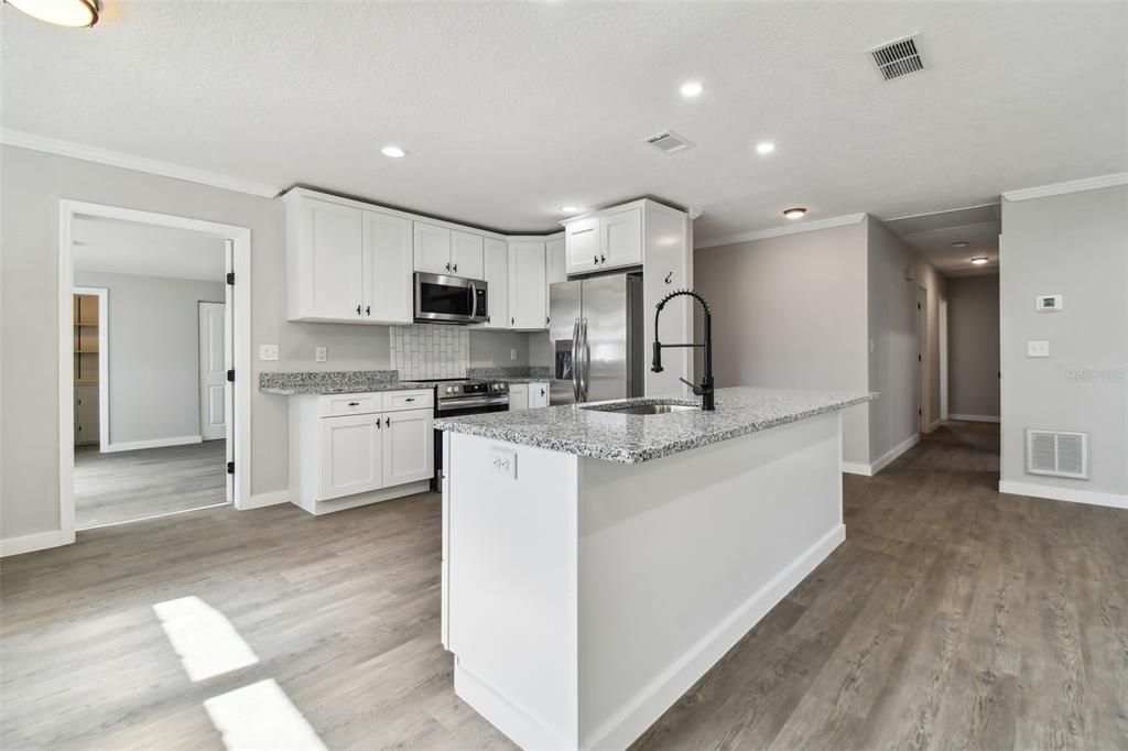 For Rent: $2,800 (4 beds, 2 baths, 1730 Square Feet)
