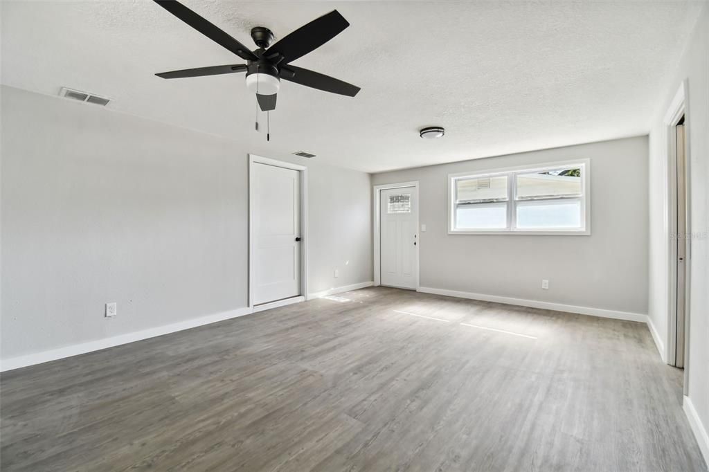 For Rent: $2,800 (4 beds, 2 baths, 1730 Square Feet)