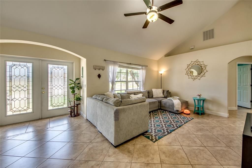 For Sale: $499,000 (3 beds, 2 baths, 1614 Square Feet)