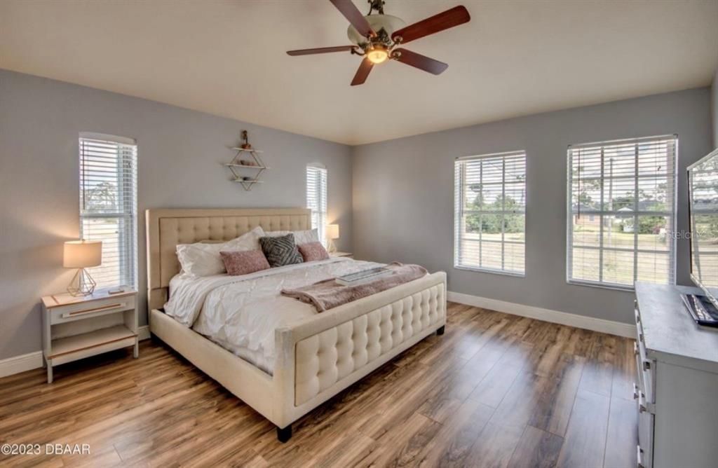 For Sale: $499,000 (3 beds, 2 baths, 1614 Square Feet)
