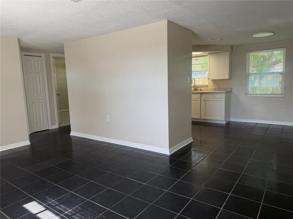 For Sale: $229,000 (2 beds, 1 baths, 744 Square Feet)