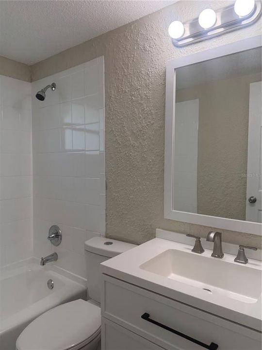 For Sale: $229,000 (2 beds, 1 baths, 744 Square Feet)