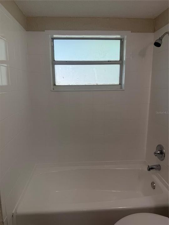 For Sale: $229,000 (2 beds, 1 baths, 744 Square Feet)