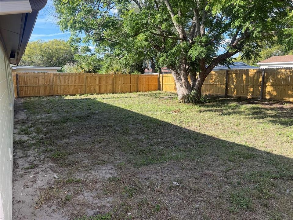 For Sale: $229,000 (2 beds, 1 baths, 744 Square Feet)