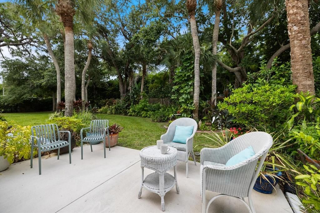 For Sale: $489,000 (2 beds, 1 baths, 1253 Square Feet)