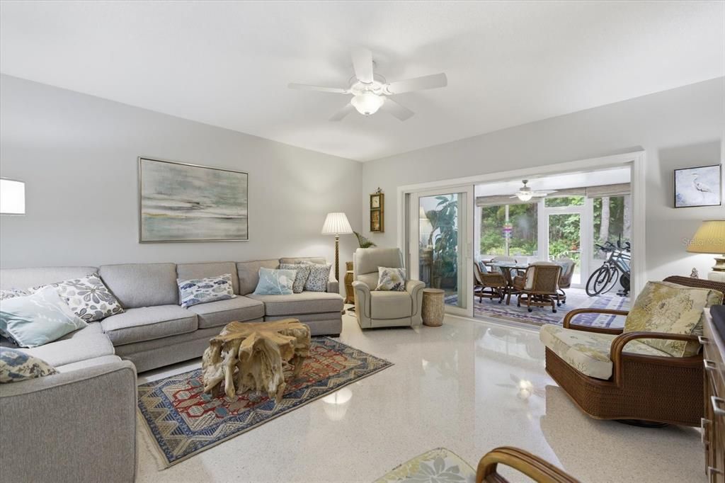 For Sale: $489,000 (2 beds, 1 baths, 1253 Square Feet)