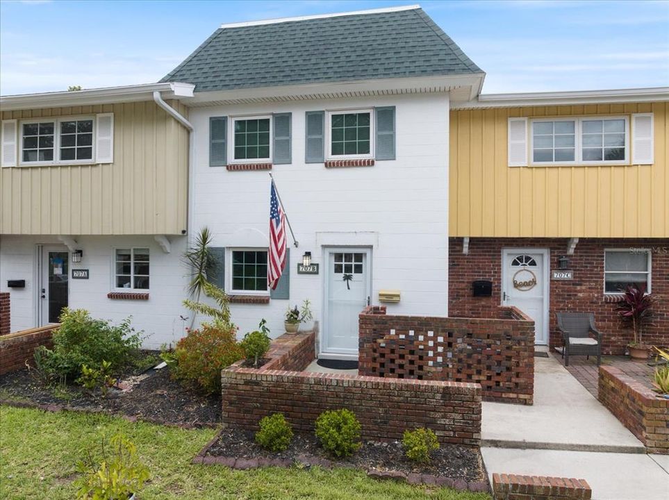 For Sale: $489,000 (2 beds, 1 baths, 1253 Square Feet)