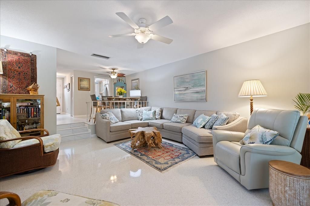 For Sale: $489,000 (2 beds, 1 baths, 1253 Square Feet)