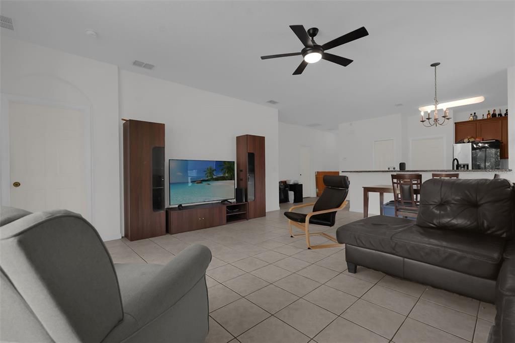 For Sale: $409,000 (3 beds, 2 baths, 1640 Square Feet)