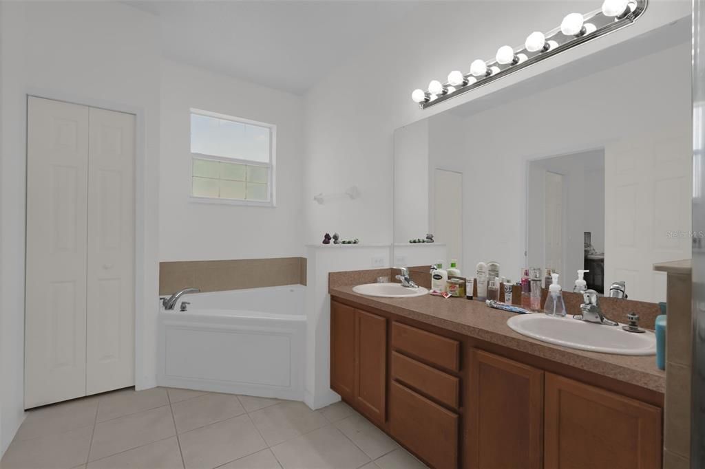 For Sale: $409,000 (3 beds, 2 baths, 1640 Square Feet)
