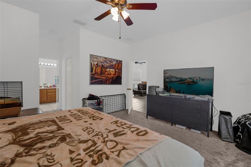 For Sale: $409,000 (3 beds, 2 baths, 1640 Square Feet)