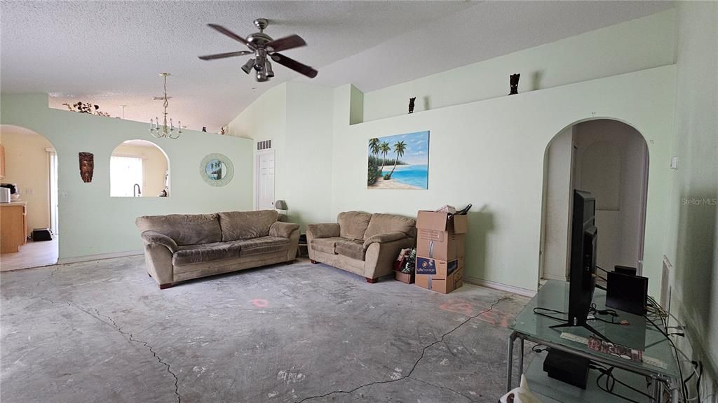 For Sale: $260,000 (3 beds, 2 baths, 1292 Square Feet)