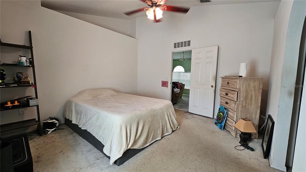For Sale: $260,000 (3 beds, 2 baths, 1292 Square Feet)