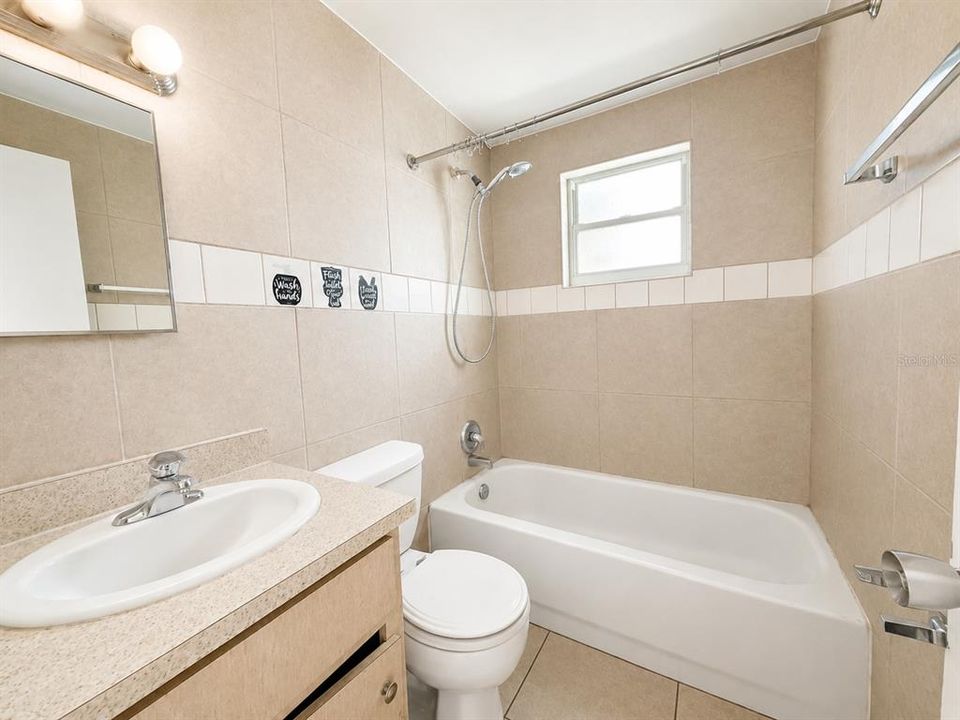 Под контрактом: $259,000 (4 спален, 0 ванн, 1500 Квадратных фут)