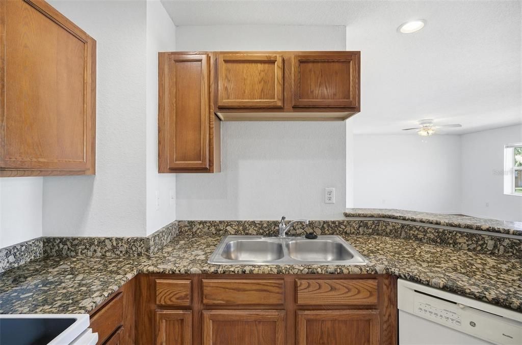 For Rent: $1,495 (2 beds, 2 baths, 1035 Square Feet)