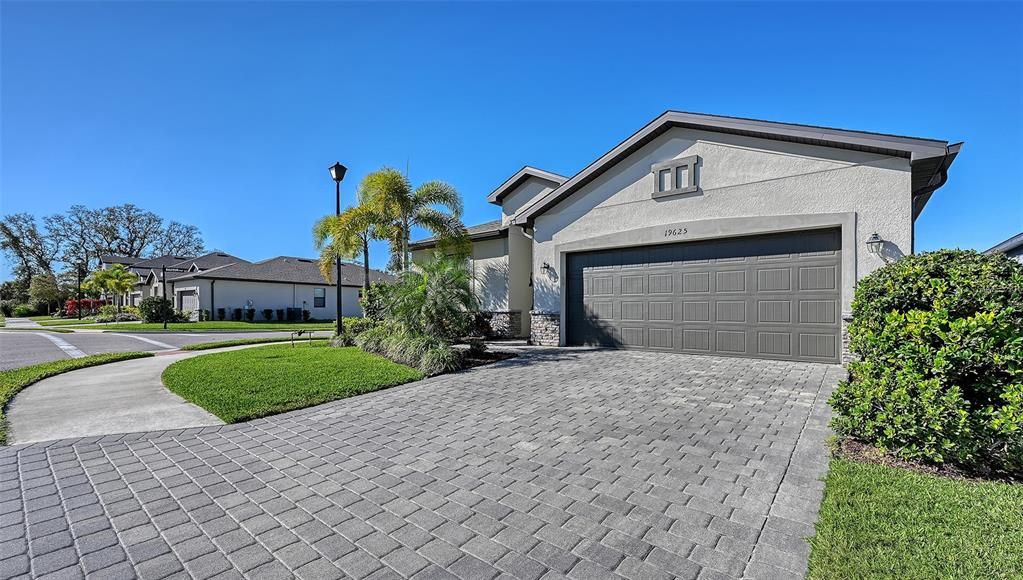 For Sale: $455,000 (3 beds, 2 baths, 1681 Square Feet)