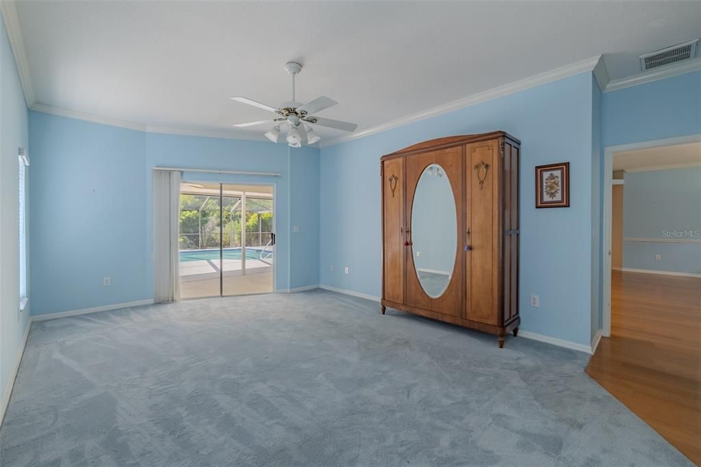 En Venta: $715,000 (4 camas, 2 baños, 2769 Pies cuadrados)