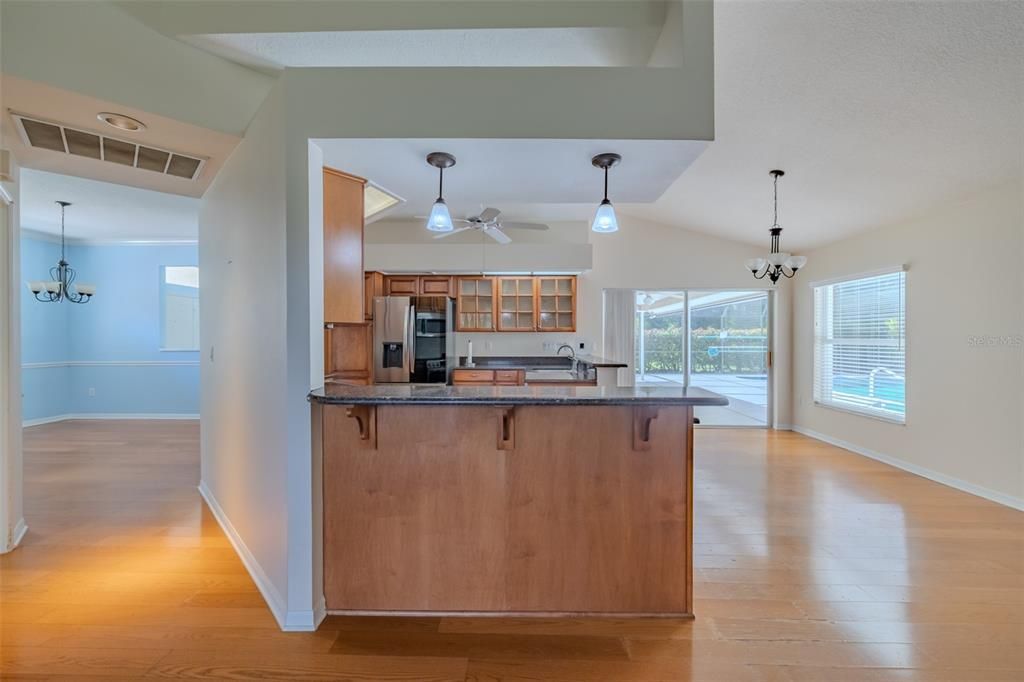 En Venta: $715,000 (4 camas, 2 baños, 2769 Pies cuadrados)