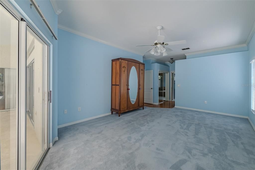 En Venta: $715,000 (4 camas, 2 baños, 2769 Pies cuadrados)