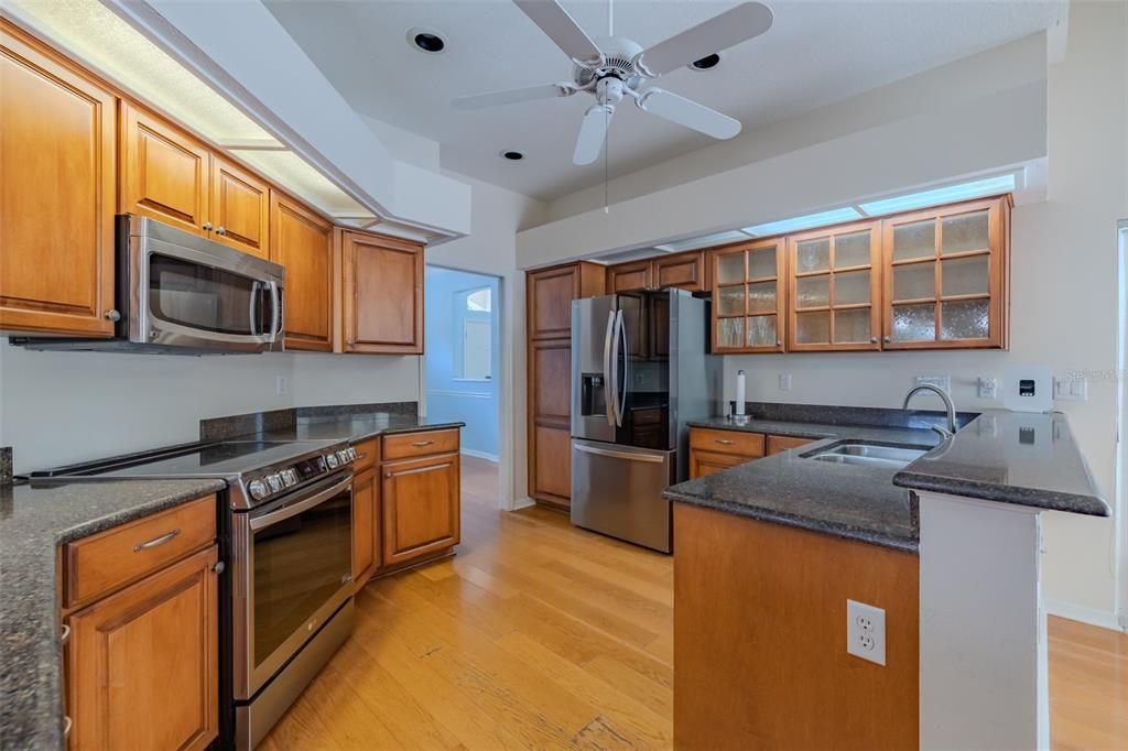 En Venta: $715,000 (4 camas, 2 baños, 2769 Pies cuadrados)