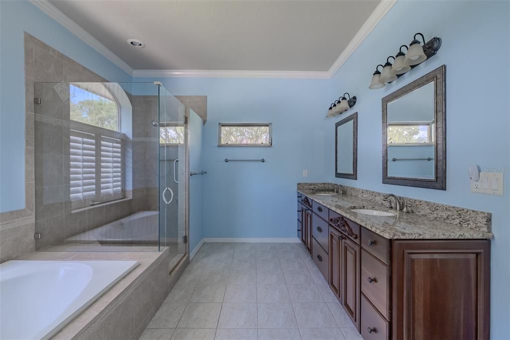 En Venta: $715,000 (4 camas, 2 baños, 2769 Pies cuadrados)