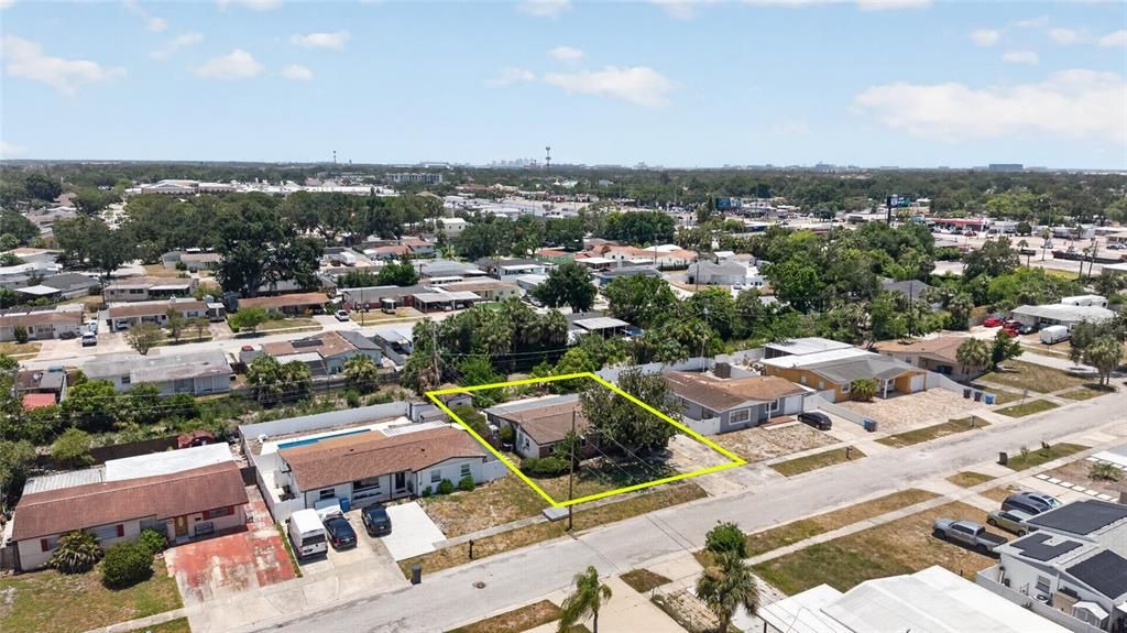 Activo con contrato: $309,900 (2 camas, 2 baños, 1386 Pies cuadrados)