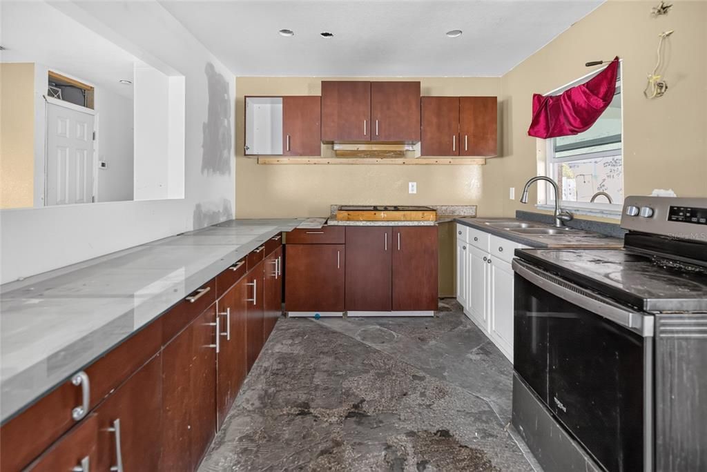 Activo con contrato: $309,900 (2 camas, 2 baños, 1386 Pies cuadrados)