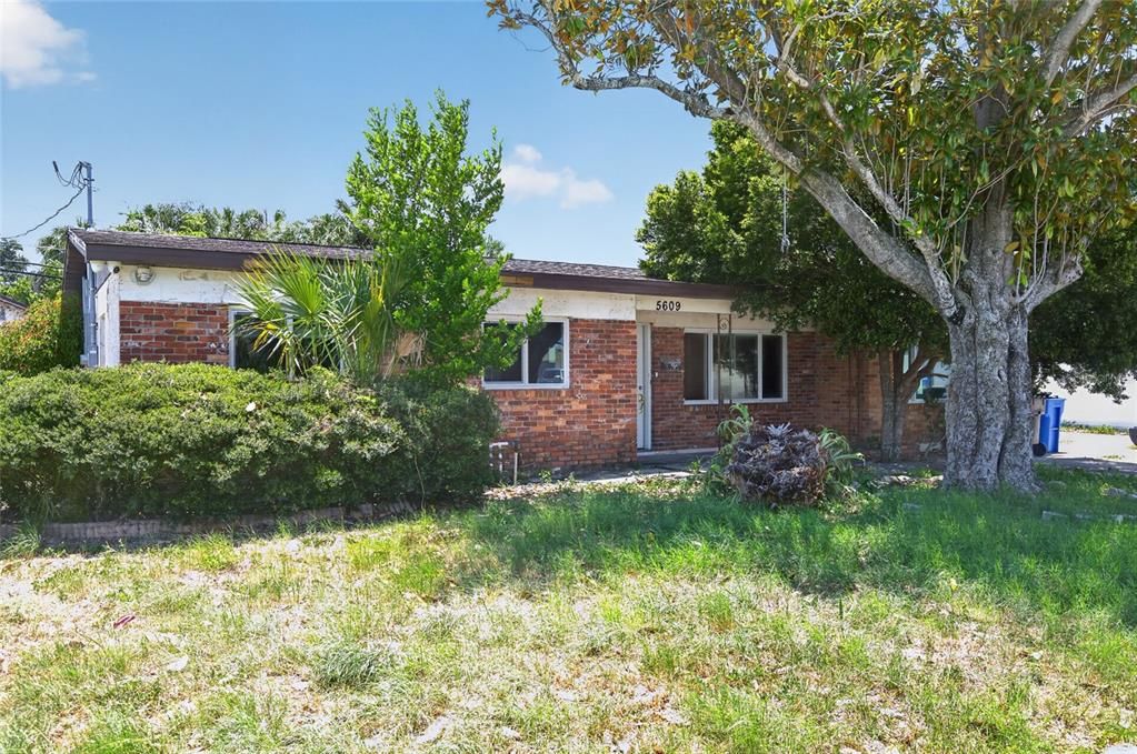 Activo con contrato: $309,900 (2 camas, 2 baños, 1386 Pies cuadrados)