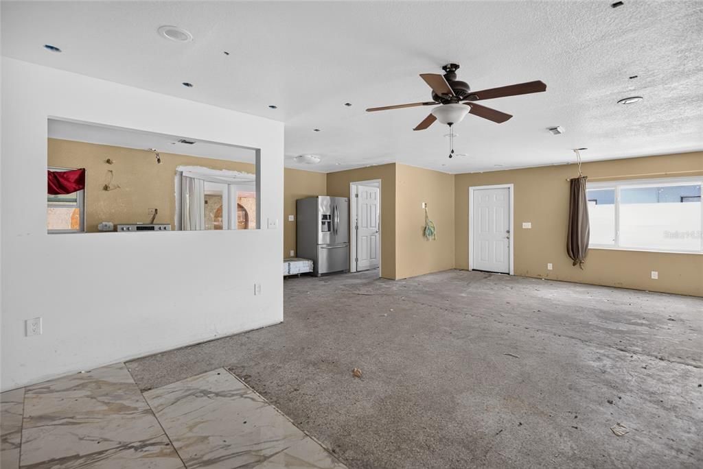Activo con contrato: $309,900 (2 camas, 2 baños, 1386 Pies cuadrados)