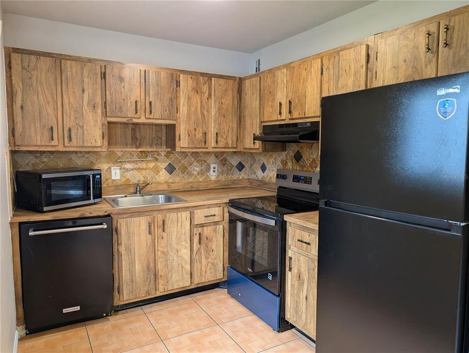 For Rent: $1,750 (2 beds, 2 baths, 953 Square Feet)