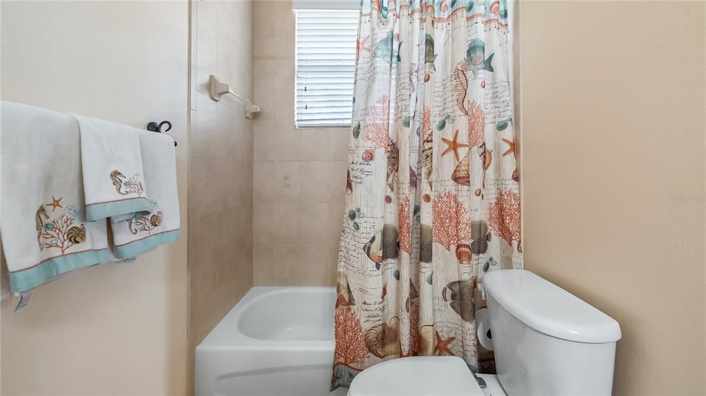 En Venta: $650,000 (3 camas, 2 baños, 2033 Pies cuadrados)