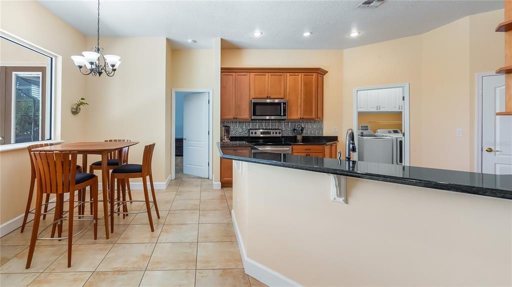 En Venta: $650,000 (3 camas, 2 baños, 2033 Pies cuadrados)