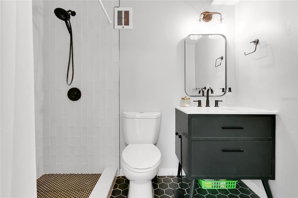 Activo con contrato: $260,000 (2 camas, 1 baños, 878 Pies cuadrados)