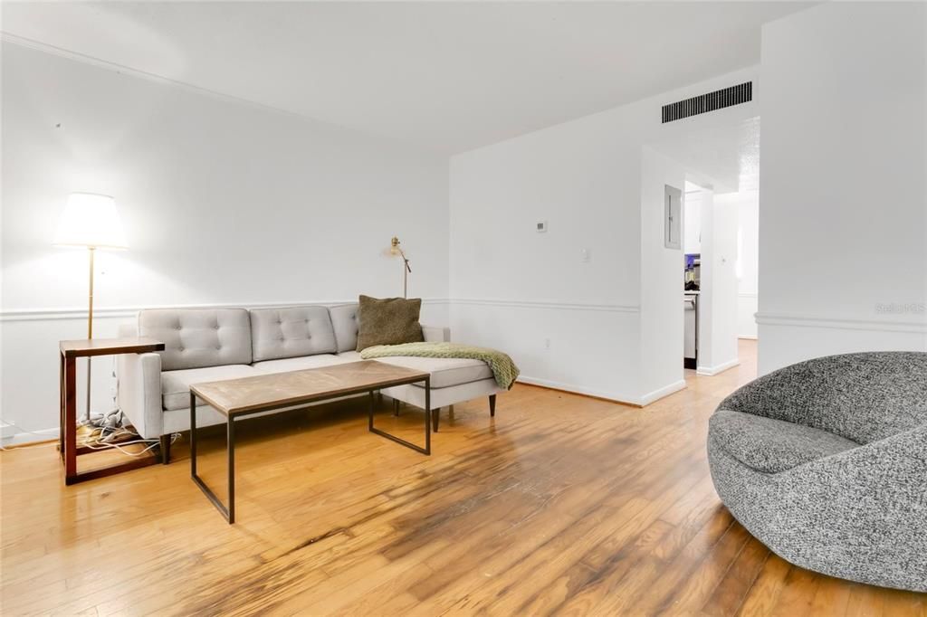 Activo con contrato: $260,000 (2 camas, 1 baños, 878 Pies cuadrados)